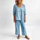 Der Inbegriff von Sommer-Chic: Figurbetontes Set aus atmungsaktivem Stoff