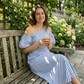 👗 NUR FÜR BEGRENZTE ZEIT: 50 % RABATT! ✨ Gestreiftes Off-Shoulder-Kleid für Damen – elegant, fließend, sommerlich-schick 🌊
